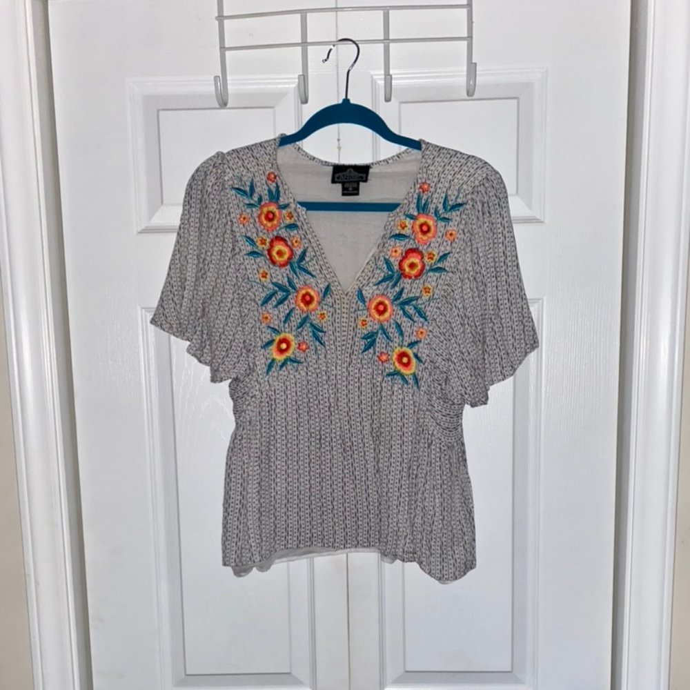 Patterned V-Neck Blouse